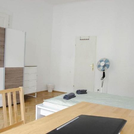Wonderful Two Bedroom Apartment Вена Экстерьер фото