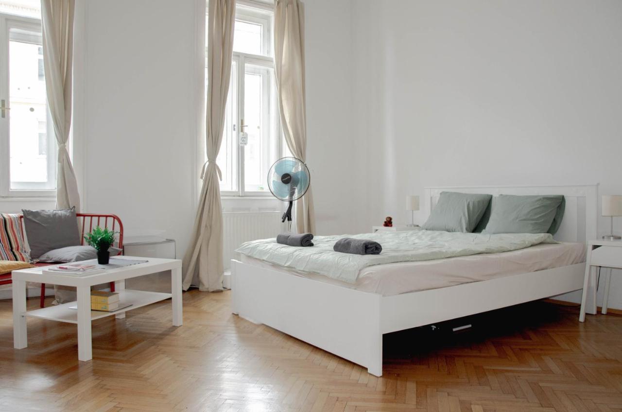 Wonderful Two Bedroom Apartment Вена Экстерьер фото