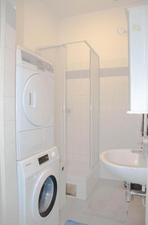 Wonderful Two Bedroom Apartment Вена Экстерьер фото